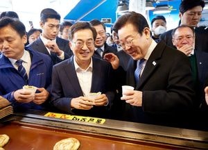 이재명 대표-김동연 경기지사, 민생현장 방문...전통시장·소상공인 간담회
