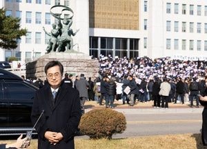 김동연 "나라가 몹시 위태로워…대통령의 쿠데타 모의에 가담한 전원 체포해야"