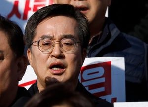 국회 간 김동연 "내란수괴 김동연 즉각 체포, 즉시 탄핵해야"
