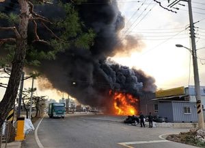 안성 에어컨 보관창고서 불, 인명피해 없어