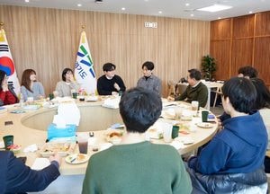 김동연 지사, 시국선언 아주대학생 9명과 브라운백 미팅