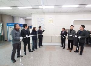 양주시, 행안부 재인증 기관 선정 ‘국민행복민원실’ 현판식 개최…인증기간 3년