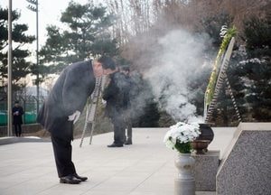 강수현 양주시장, 2025년 신년 현충탑 참배…순국선열 추모로 새해 일정 시작