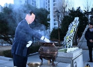 백경현 구리시장, 현충탑 참배로 을사년 새해 첫 출발 알려…신년참배 행사 개최