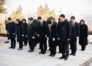 남양주시의회, 을사년 새해 현충탑·정약용 묘역 참배로 의정활동 시작
