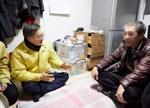김동연 경기도지사, 한파특보에 수원 행궁동 쪽방촌 방문 점검 “난방비 신속 지원할 것”