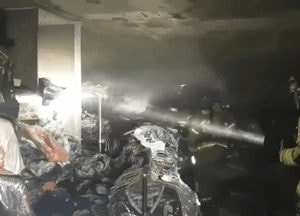 [영상] 평택 상가주택서 새벽 불, 인명피해 없어