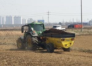 경기도 ‘가축분뇨, 자원으로 전환’ 5년간 1721억 투입...자원순환 활성화 기본계획 수립