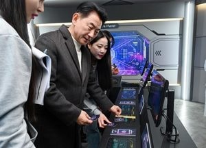 김동근 의정부시장, 청소년 위한 ‘퓨처플라넷2050 팝업스토어’ 방문…퓨처플라넷 사전 체험공간 운영