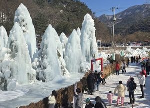 ‘포천 백운계곡 동장군 축제’ 방문객 3만명 기록...눈썰매·얼음낚시·이글루 체험 인기