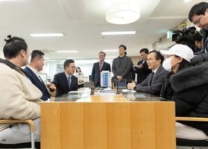 김동연 경기도지사, 경기신용보증재단 시흥지점 찾아 민생경제 현장 목소리 청취