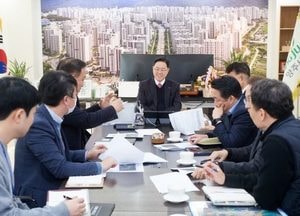 강수현 양주시장 ‘박근태 LH 양주사업본부장’과 대담ⵈ양주광석 택지개발사업 조속 추진 등 건의문 ‘전달’