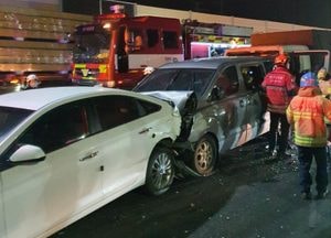 세종포천고속도로서 다중 추돌 사고...40대 남성 심정지, 20여명 부상