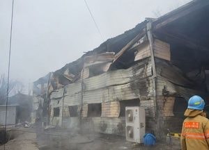 화성 플라스틱제조 공장서 불, 45분 만에 초진 성공