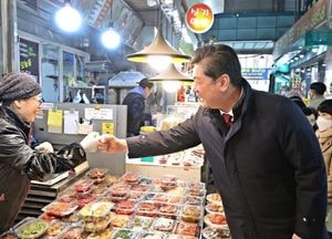 이영훈 미추홀구청장, 설 명절맞이 전통시장 방문…구민과 소통 나서