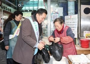 이재준 수원시장, 설 앞두고 전통시장 방문 상인들 격려 “민생경제 살리기 노력”