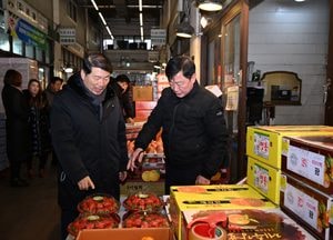백경현 구리시장, 구리농수산물도매시장서 설맞이 장보기 행사 가져…유통 종사자들 애로사항 청취