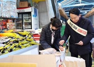 인천 동구, 설 맞아 현대·송현시장서 ‘전통시장 가는 날’ 행사 열어…민생 안정·지역경제 활성화