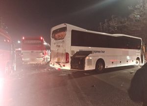 경부고속도로 죽전휴게소 인근서 삼성전자 통근버스 등 4대 추돌사고, 운전자 1명 중상·12명 경상