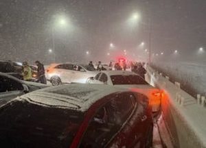 익산평택고속도로서 12중 추돌 사고...운전자 등 9명 경상