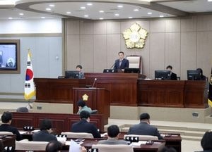 수원특례시의회, 제390회 임시회 개회...이재식 의장 “지방자치 역할 확대 노력”
