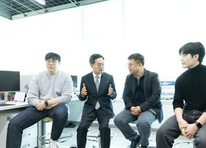 김동연 지사, 주30시간 근무 AI스타트업 찾아 경청…경기도, 주4.5일제 도입 계획