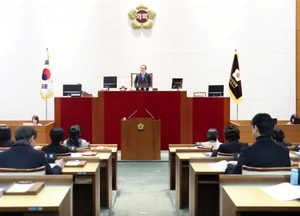 성남시의회, 제300회 임시회 개회...이덕수 의장 “민생 현안 해결 노력해야”