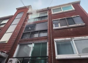 안양 다세대주택서 불, 50대 여성 부상