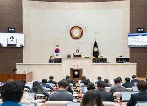 용인특례시의회, 제290회 임시회 제1차 본회의 열어...유진선 의장 “신뢰받는 의회로 발돋움”