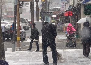 [내일 날씨] 경기·인천(12일, 수)...또 눈 최대 8㎝, '새벽 블랙아이스' 유의해야