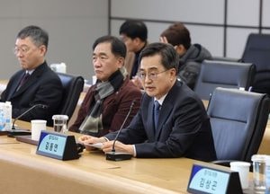 김동연 경기도지사, 삼성전자 평택캠퍼스 찾아 “반도체는 미래 먹거리 중추, 최선 다해 지원할 것”