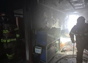 수원 세류동 아파트서 화재, 70대 남성 부상
