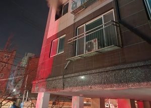 포천 신북면 빌라서 새벽 화재, 50대 여성 부상...방화 가능성 조사