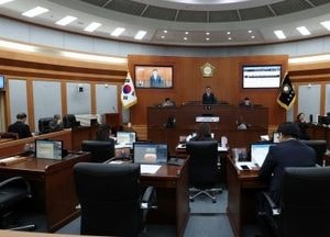 오산시의회, 제290회 임시회 폐회 ‘8906억 추경 의결’...이상복 의장 “민생 최우선 과제 삼겠다”