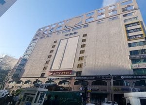 안양 상가 웨딩홀 뷔페 주방서 불...110명 긴급 대피, 40대 남성 부상
