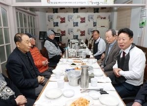 가평군, 독립유공자 희생정신 기리고 유족 위로...서태원 군수, 위문금품 전달·오찬 함께 진행