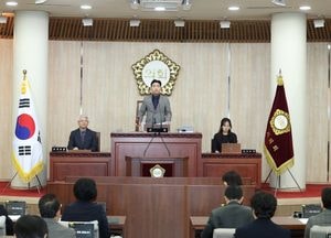 고양특례시의회, 제291회 임시회 폐회...김운남 의장 “시민 목소리 경청, 지역 발전 최선 다할 것”