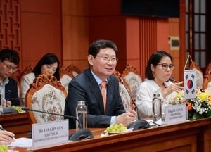 이상일 용인특례시장, 베트남 꽝남성 방문 교류 협력 방안 논의...레반중 인민위원장과 간담회 열어