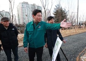 이상일 용인특례시장, 죽전 ‘미세먼지 차단숲’ 조성 현장 방문...방치된 유휴지 시민 공간으로 조성