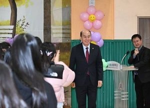 박형덕 동두천시장, 초등학교 신입생 첫걸음 응원…사동초 신입생 입학식 참석