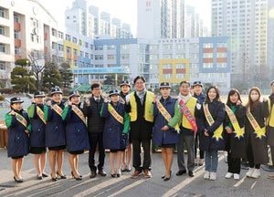 정해권 인천시의장, 통학로 안전 점검·교통안전 캠페인에 앞장…도성훈 교육감 등 함께 펼쳐