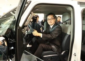 '기아 투자유치' 김동연 경기도지사, 경제 분야 강점 부각하며 대권 행보 가속화