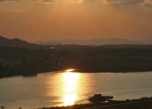 태양빛 강물 만드는, 남한강 '노을'