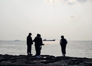 인천 월미도서 만난 '젊은 강태공들'