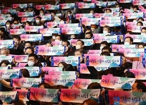 [특집] 수원시 공직 사회 '낀 세대'  조직 만족도 하락…세대 맞춤형 관리 시급