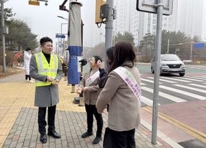 김정헌 중구청장 “별빛초 등굣길 교통안전 환경 개선 위한 노력”…안전 캠페인 진행