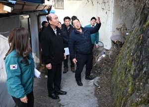동두천시, 골목골목 다니며 민원 신속 해결 방안 논의...박형덕 시장 “현장 중심 소통 행정 실현하겠다”