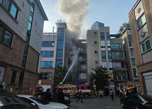 화성 산후조리원 건물서 화재, 산모·신생아 45명 무사히 대피