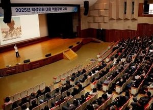 최대호 안양시장 “악성 민원 대응 능력 강화 기대”...6급 이상 공무원 대상 역량 강화 교육