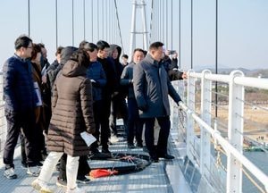 이충우 여주시장, 남한강 출렁다리 사전 현장 점검...안전성 확보·쾌적한 환경 제공 강조